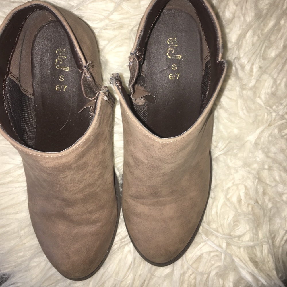 Boots - Picture 2 of 4